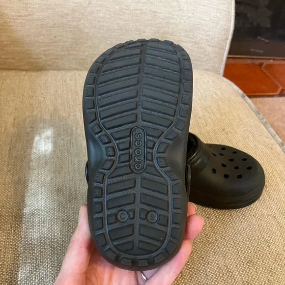 Black fur lined crocs - Picture 3 of 5